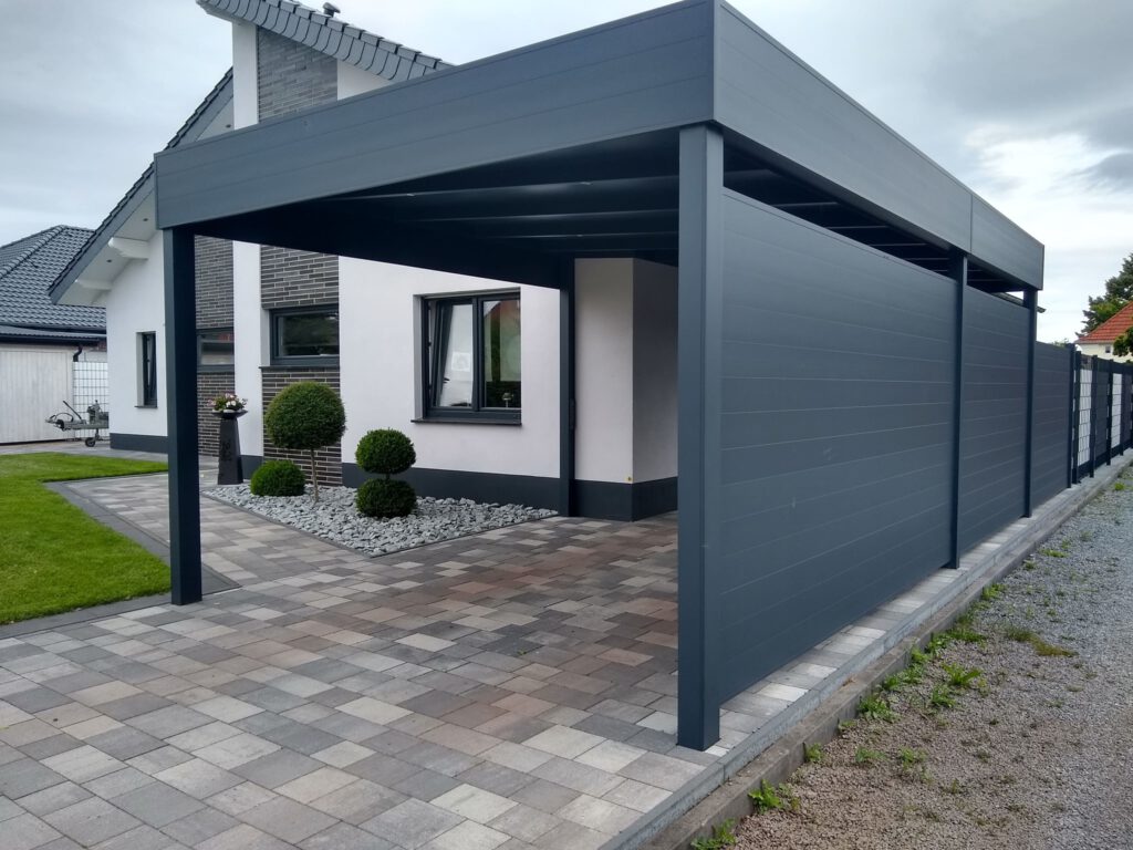 Carport in Minden mit Seitenwand
